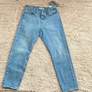 Levi’s Wedgie size 28❤️